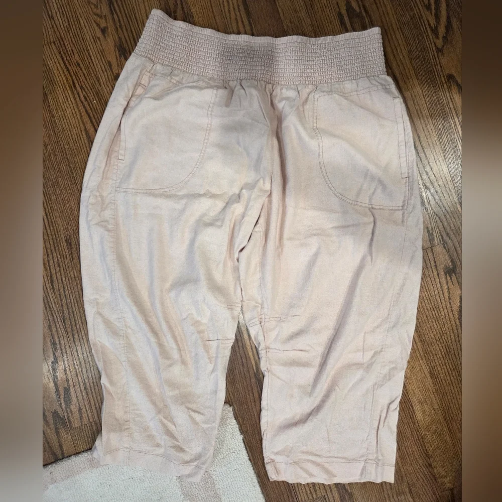 Anthropologie Light Blush Pink Smocked Waist Capris - Picture 1 of 4